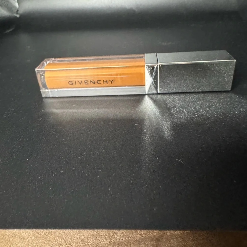 Givenchy Concealer Full size brand new shade 44